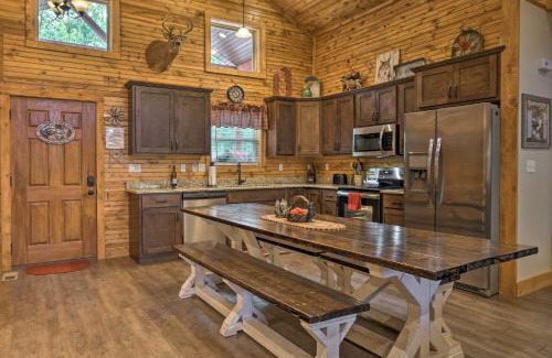 Reeds Spring House | Relax Fireside Family-Friendly Branson West Cabin