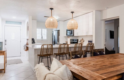 Crystal Beach House | Relax in a Coastal Retreat! Spa, Firepit, Kayaks, Paddleboard & Steps to Gulf – Crystal Beach Escape