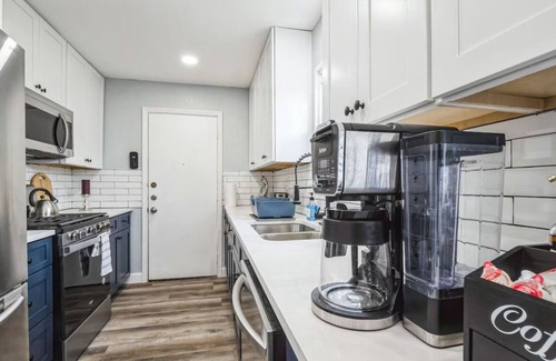 Parker Lane House | Relax in Central Austin Stylish 2BR Home with Fire Pit & Cozy Space