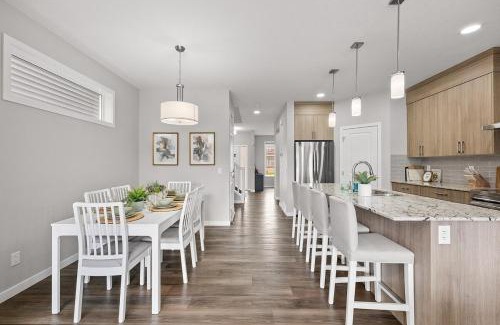 Calgary House | Relax in Comfort, AC, YYC, CrossIron Mills, Banff