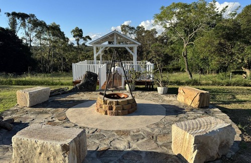 South Maroota House | Relax in farm stay haven
