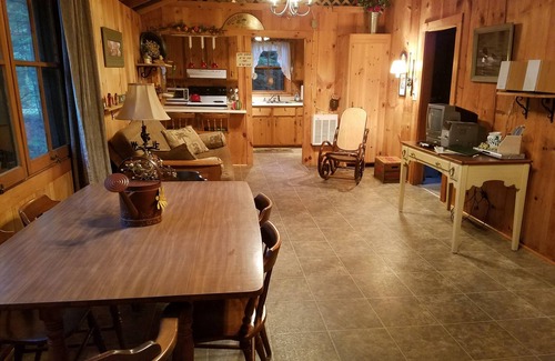 Alton Cottage | Relax in our comfortable cottage and enjoy the beautiful beach and glacial lake