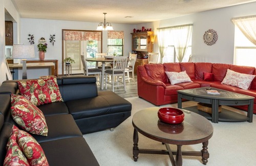 Checotah House | Relax in Quiet Comfort during Fun Weekend around Lake Eufaula