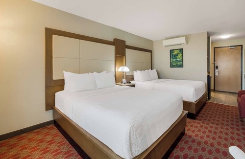 Calgary Hotel | Relax in Style: 4 Spacious Rooms, Indoor Swimming Pool and Free Shuttle