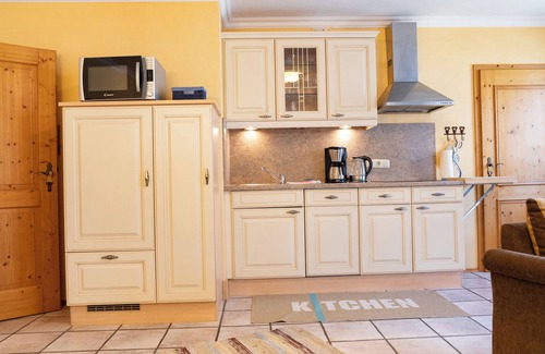 Obergrainau Apartment | Relax in the Heart of the Alps: Holiday Apartment in Haus Alpenstern "Almrausch"