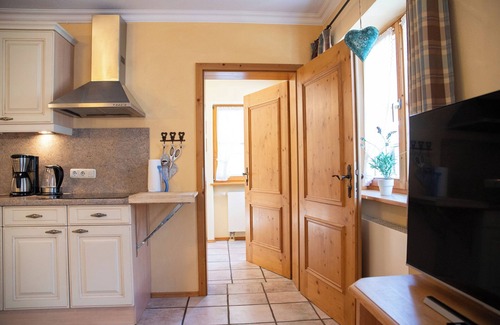 Obergrainau Apartment | Relax in the Heart of the Alps: Holiday Apartment in Haus Alpenstern "Almrausch"