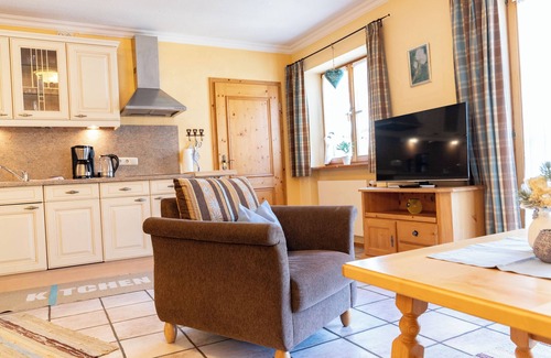 Obergrainau Apartment | Relax in the Heart of the Alps: Holiday Apartment in Haus Alpenstern "Almrausch"