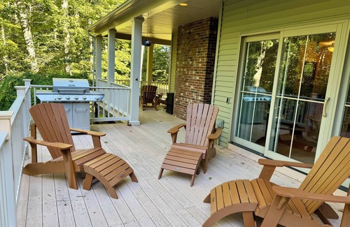 Otis House | Relax in this 3 bedroom Otis retreat in the woods!