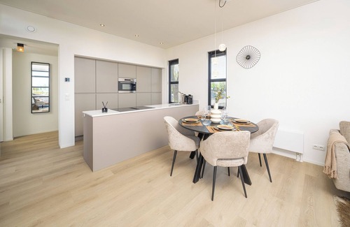 Workum House | Relax in this luxurious 4-person villa with a spacious garden and a private roof terrace with sun loungers for endless enjoyment in the open air.