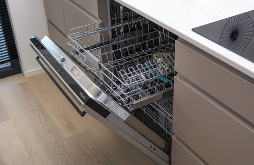 Workum House | Relax in this luxurious 4-person villa with a spacious garden and a private roof terrace with sun loungers for endless enjoyment in the open air.