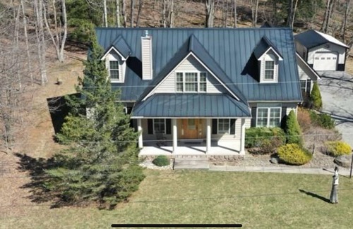 Alpine Lake House | Relax in this Spacious Craftsman style home at Alpine Lake with new golf cart