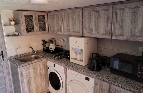 Salt Apartment | Relax in this tranquil As-Salt retreat with amazing mountain views and full AC