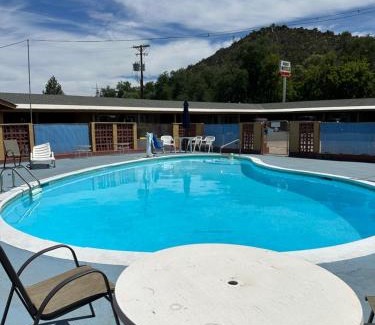 Yreka Hotel | Relax Inn Yreka