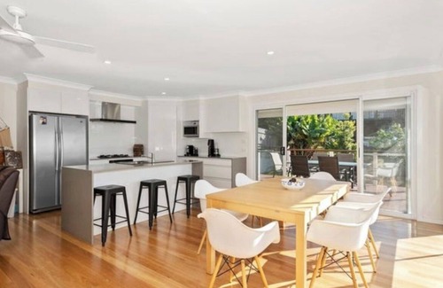 Malua Bay House | Relax @Malua bay - family and pet friendly, 350m to the beach