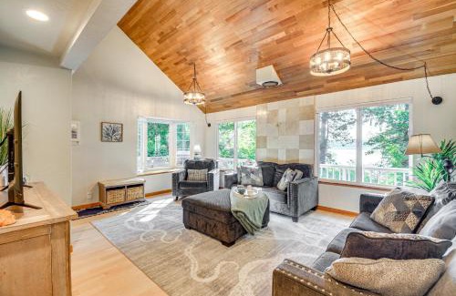 Potlatch House | Relax on a Private Beach Shelton Getaway!