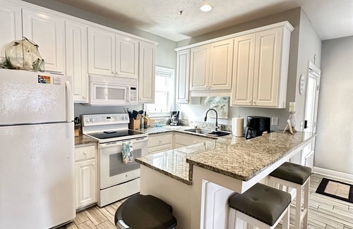 Bel Air Condo | Relax on the quiet side of PCB. Beautiful views, 4 minute walk to the Gulf.