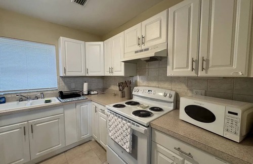 Port Charlotte House | Relax & Play: Hideaway w/Ping Pong + Beaches Nearby