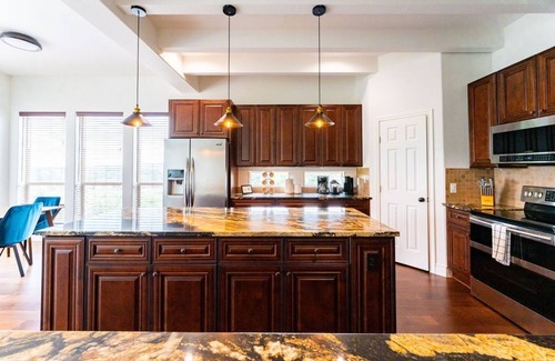 Northshore On Lake Travis House | Relax & Play in Style: Luxury Home w/Infinity Pool, Game Room & Alfresco Dining