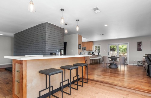 Del Cerro House | Relax & Play: Pool, Golf Simulator, Gym and Powerful AC