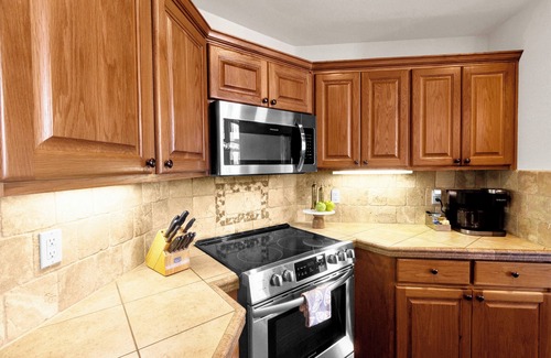 Kingsland House | Relax, Play, Repeat! 5 Star Lakefront Retreat - Hot Tub, Dock, Cabana, Game Room