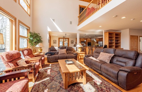 Swanton House | Relax, Play w/Lake Days & Fire Pit Nights