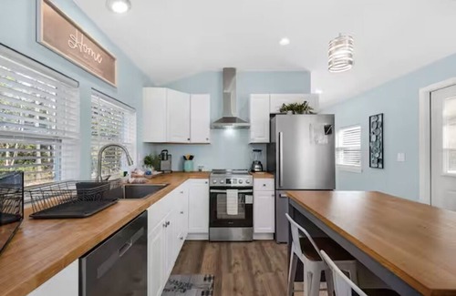 Freeport Cottage | Relax & Recharge: Bright 1-Bedroom Cottage in Freeport