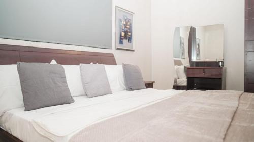 Kerr Serign Apartment | Relax Water Front Serviced Apartment (Three Bedroom)