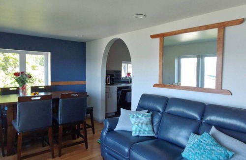 Niobe Cottage | Relax with Sauna! CHQ Lake Heaven: Open Views, Dock&Big Yard