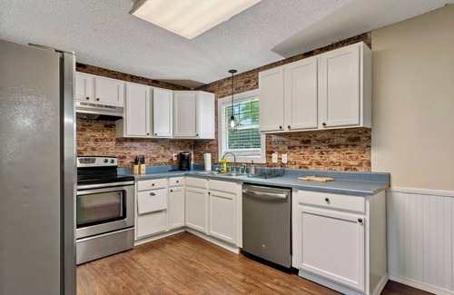 Brookston Cabin | Relax with the whole family at this get-away! Located just 15 min N of Paris.