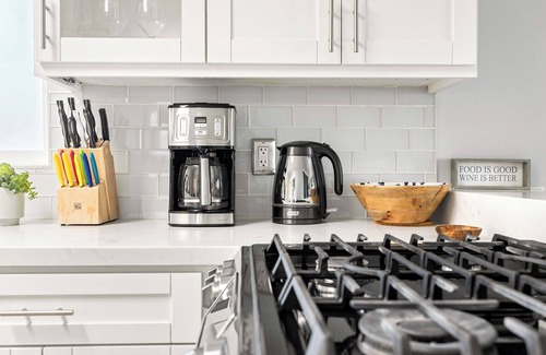 San Fernando House | Relaxation at its finest! Modern cozy home with WiFi and AC in San Fernando