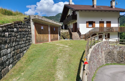 Rocca Pietore Apartment | Relaxation, breathtaking views in the nest among the Dolomites with your 4-legged friend