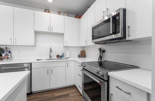 Ewa House | Relaxed Island Living | Parking, Workspace, AC, WD