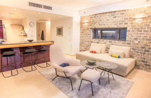 Tel Aviv City Center Apartment | Relaxing 2 BR Apt w Parking Near Nahalat Binyamin with Shelter by Sea N' Rent