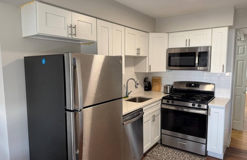 Des Plaines Apartment | Relaxing 2BR Retreat w/Parking Near O’Hare