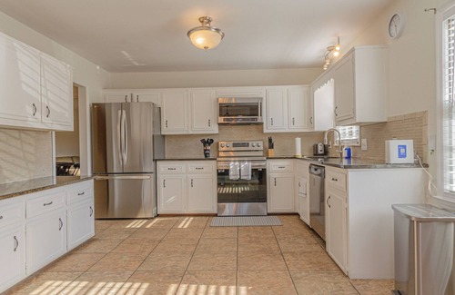 Columbus House | Relaxing 3BR Getaway with Pool and games