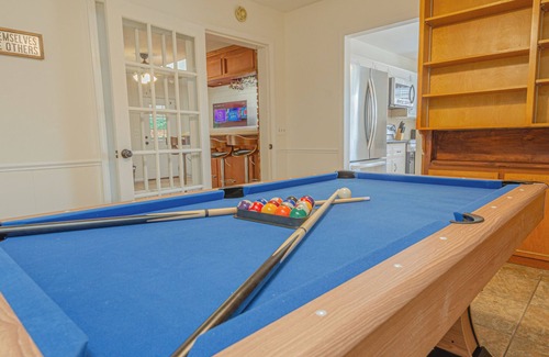 Columbus House | Relaxing 3BR Getaway with Pool and games