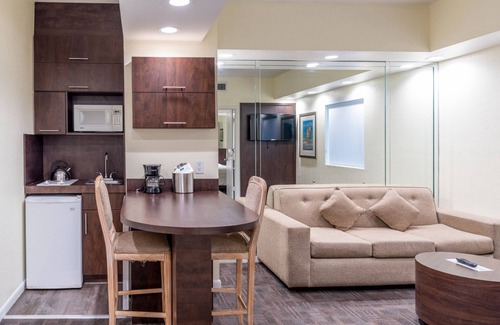 North Beach Hotel | Relaxing Accommodation | Direct Beach Access | 2 Spacious Room | Outdoor Pool