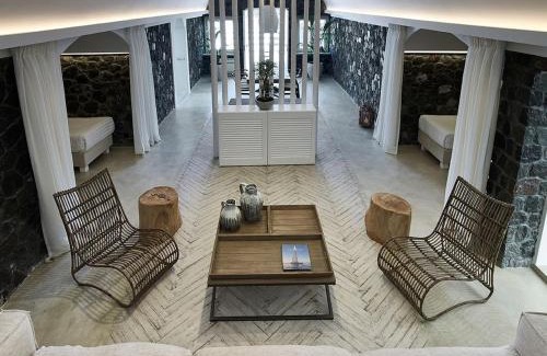 Exo Gialos Villa | Relaxing & Ambient Santorini Villa 2 Bedrooms Cave Stone Villa Private Pool & Lovely Views Exo Gialos