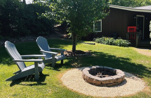 Canton House | Relaxing country cabin near the Blue Ridge Parkway