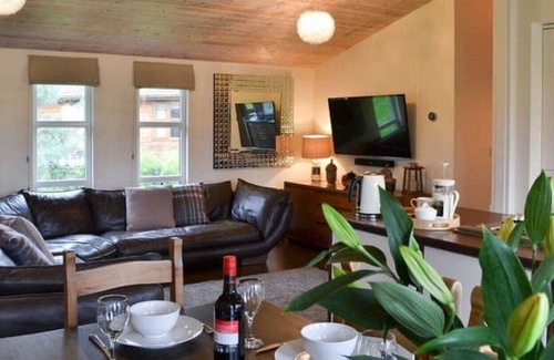 York Cabin | Relaxing Family Lodge With hot tub