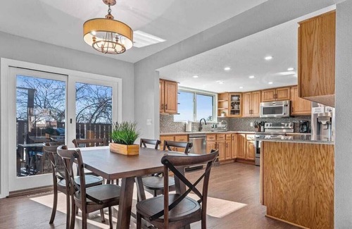 Northwest Arvada House | Relaxing Family Retreat Backyard Fast Wifi