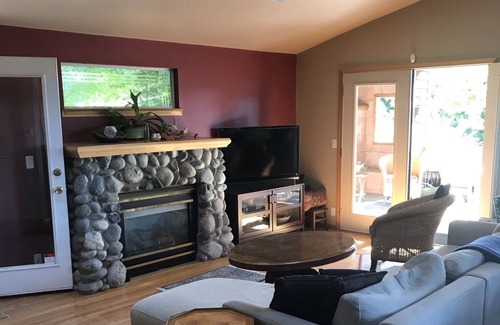 Burley House | Relaxing getaway with views and amenities