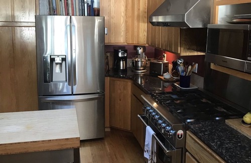 Burley House | Relaxing getaway with views and amenities