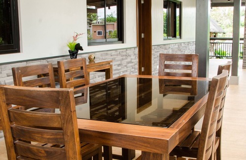 Tagaytay House | Relaxing Guest House with Private Pool and Garden