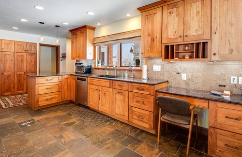 Broadmoor House | Relaxing Home with Private Hot Tub, Fast WiFi, Gas Fireplace, and Washer/Dryer