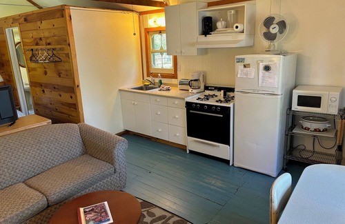 Lakefield Cottage | Relaxing Hot Diggity Dog Cottage Retreat at the Lake Edge Cottages!