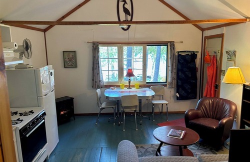 Lakefield Cottage | Relaxing Hot Diggity Dog Cottage Retreat at the Lake Edge Cottages!