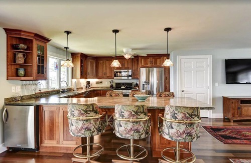 Skaneateles House | Relaxing Lakefront Retreat