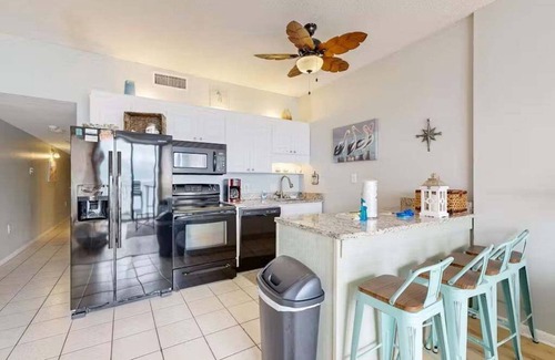 Garden City Condo | Relaxing Oceanfront 2BR Beach Condo! Royal Garden 1514
