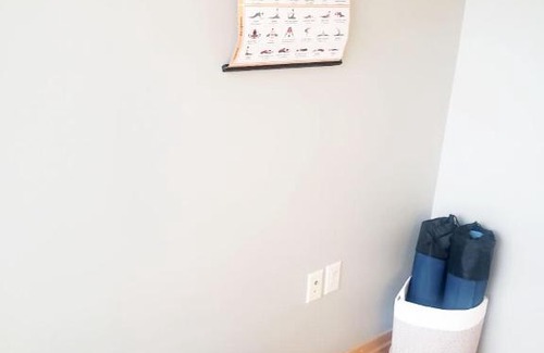 Prospect Park Apartment | Relaxing Retreat + Gym!
